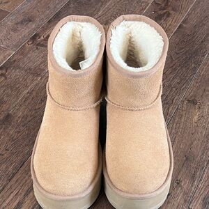 UGG Kids Classic Short Boot in Chestnut